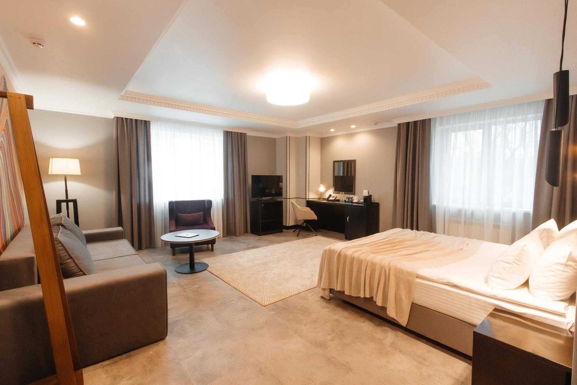 Riverside- Hotel And Mice Csernyihiv Kültér fotó