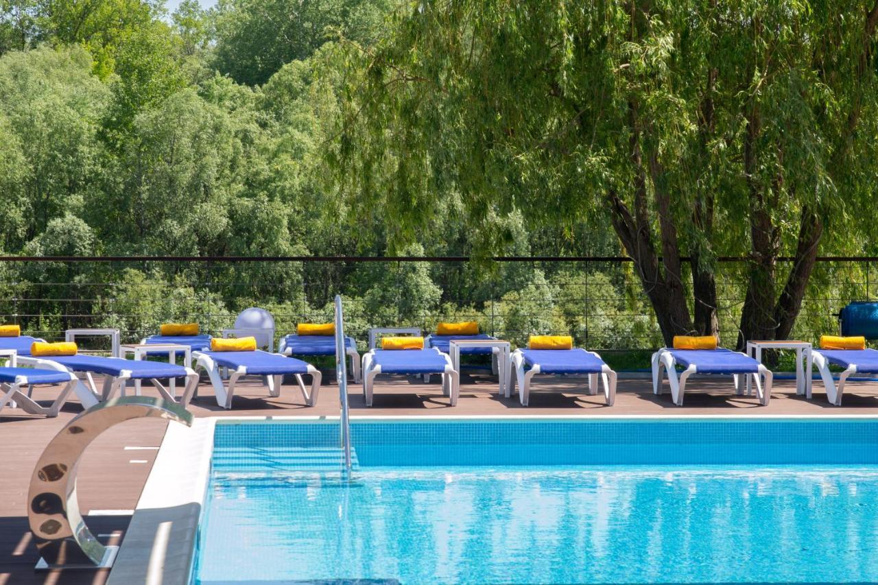 Riverside- Hotel And Mice Csernyihiv Kültér fotó